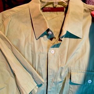 Mens XL short sleeve shirt